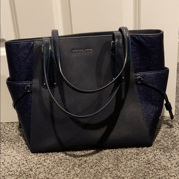 Michael Kors Handbag - Picture 1 of 11